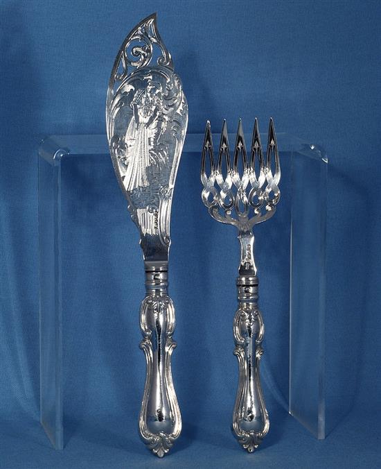 A cased set of early Victorian silver fish servers, knife 330mm.